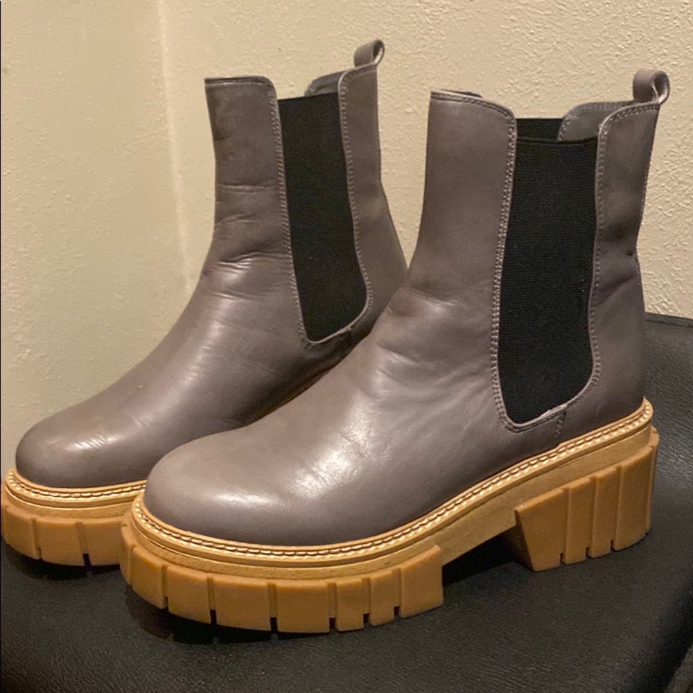 AQUA Gray Leather Ankle Boots